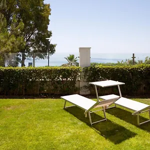 Frontline Ground Floor With Private Garden, Doncella Beach. , Estepona España